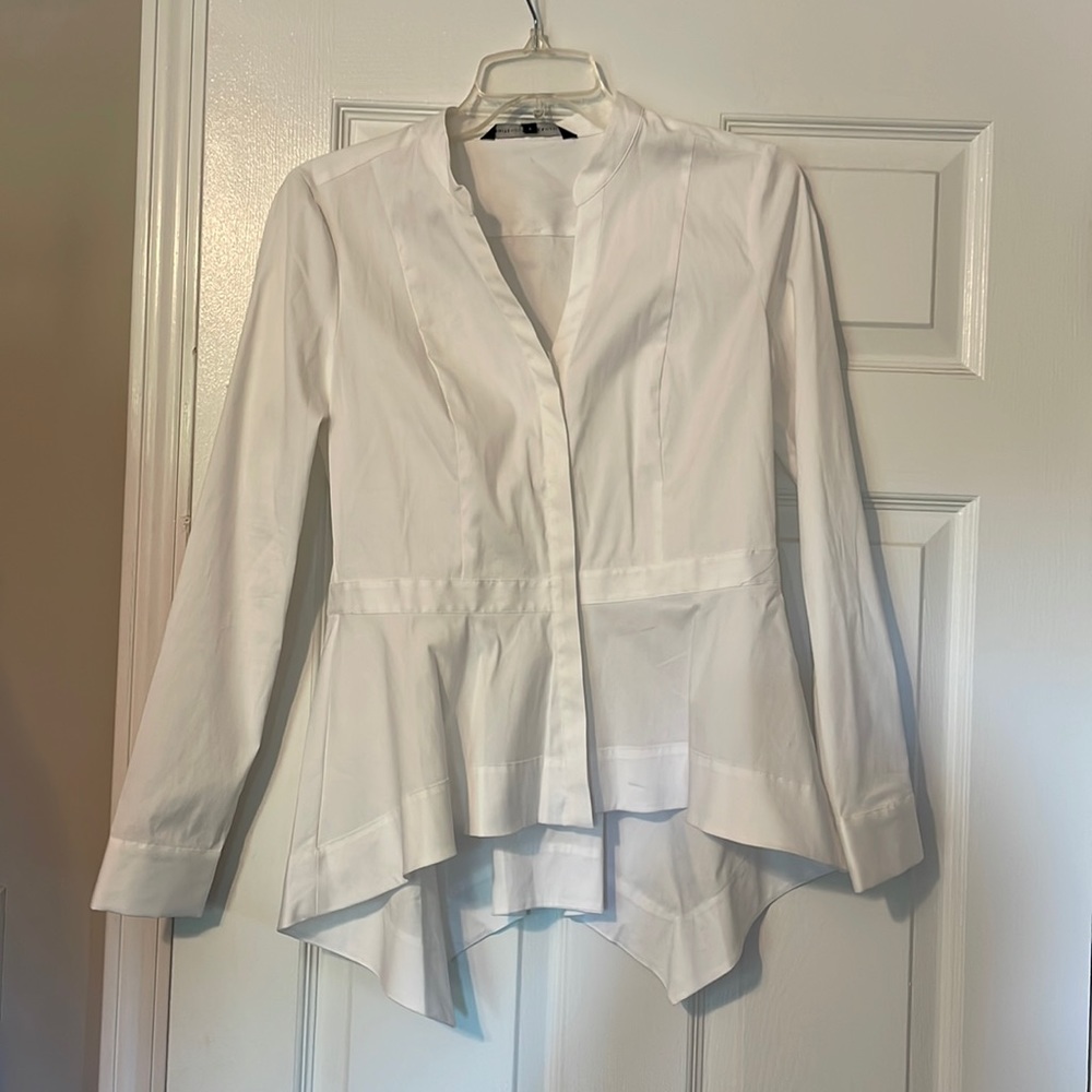 White House Black Market white blouse.Size 4. NWT.